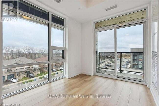 Photo du bâtiment - 470-470 Dundas St E