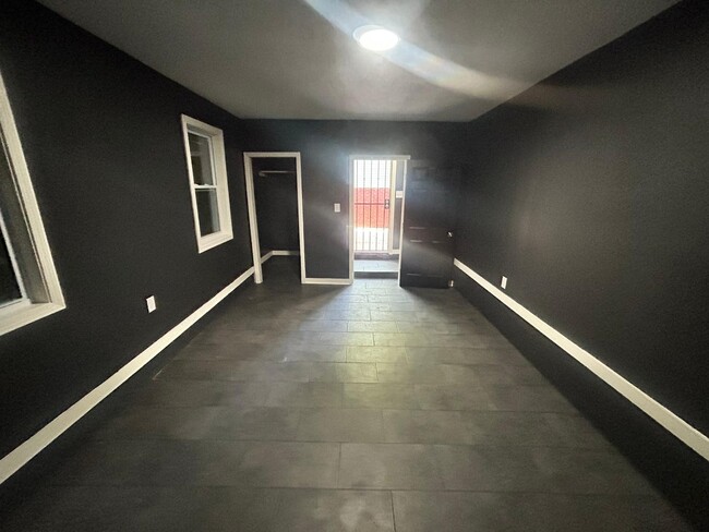 Foto del edificio - 697 N Holmes St