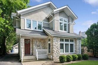 Building Photo - 382 Lincoln Ave