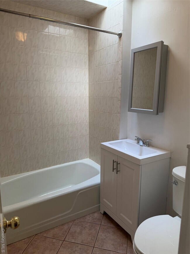 Foto del edificio - 322 Jericho Tpke