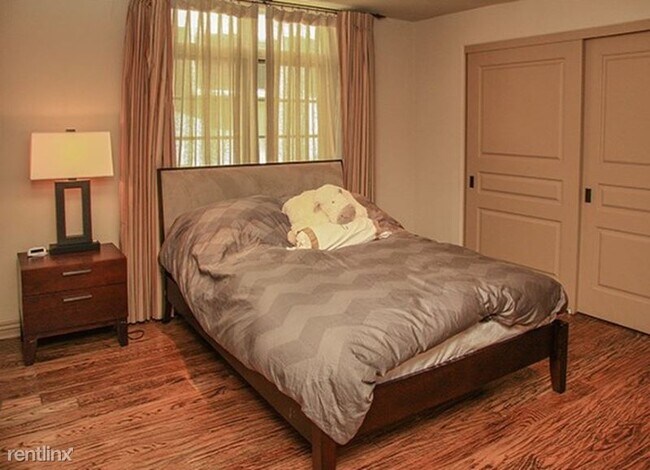 Building Photo - 2 br, 2 bath Townhome - 2321 29th St