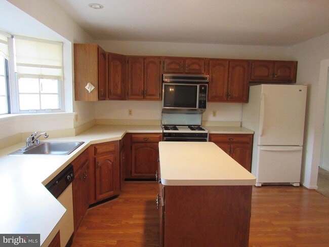 Building Photo - 13704 Primrose Ct