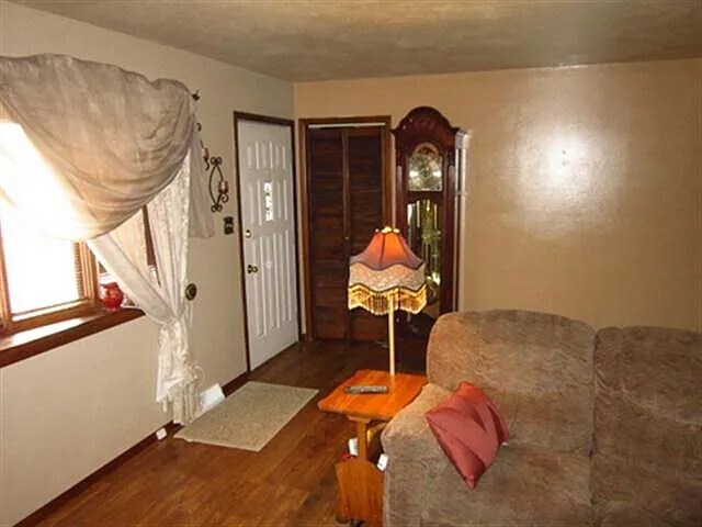 Building Photo - 1691 Zinnia St