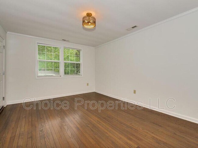 Foto del edificio - 5113 Valley Stream Rd