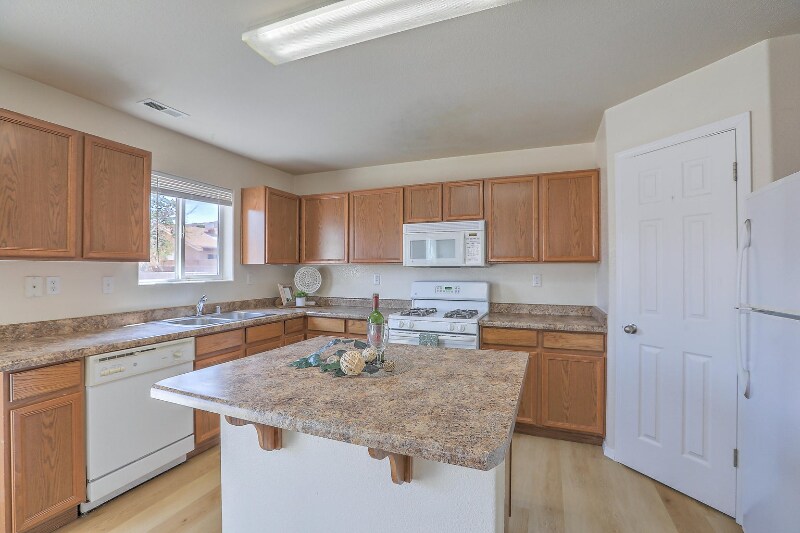 Foto del edificio - 7716 Red Finch Ct NW