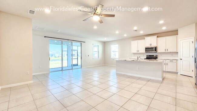 Foto del edificio - MOVE IN READY! BRAND NEW BUILD! OUTSTANDIN...