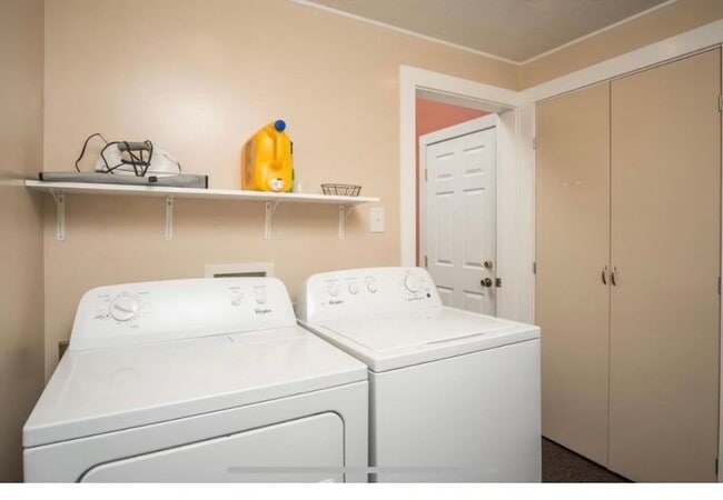 Foto del edificio - 936 E Center St