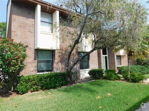 Building Photo - 204 Caryl Way