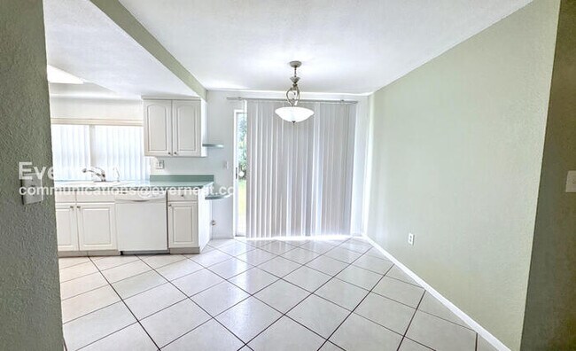 Foto del edificio - 3509 Kingsbury Dr
