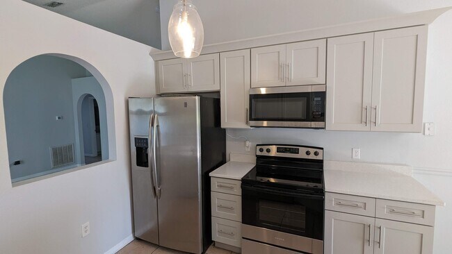 Kitchen - 448 Delicata Dr