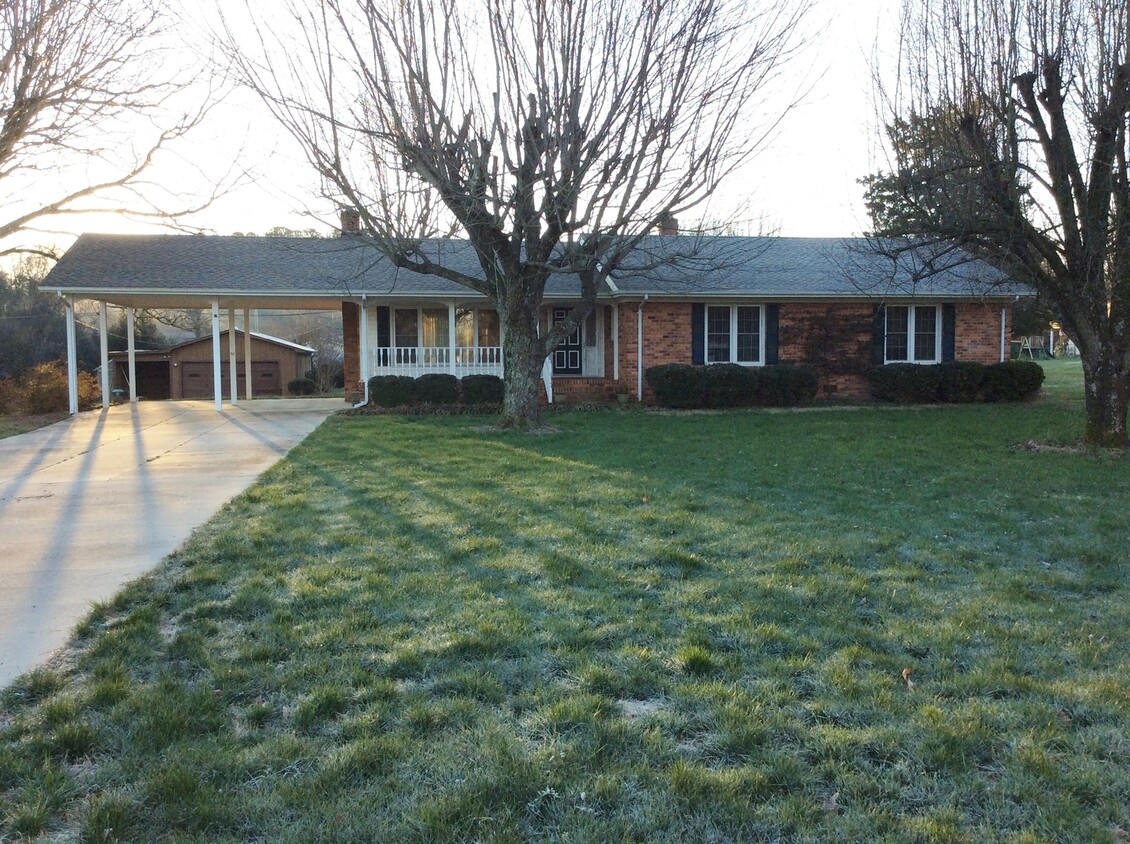 Primary Photo - Brick Ranch Home on Twin Lakes with Newly ...