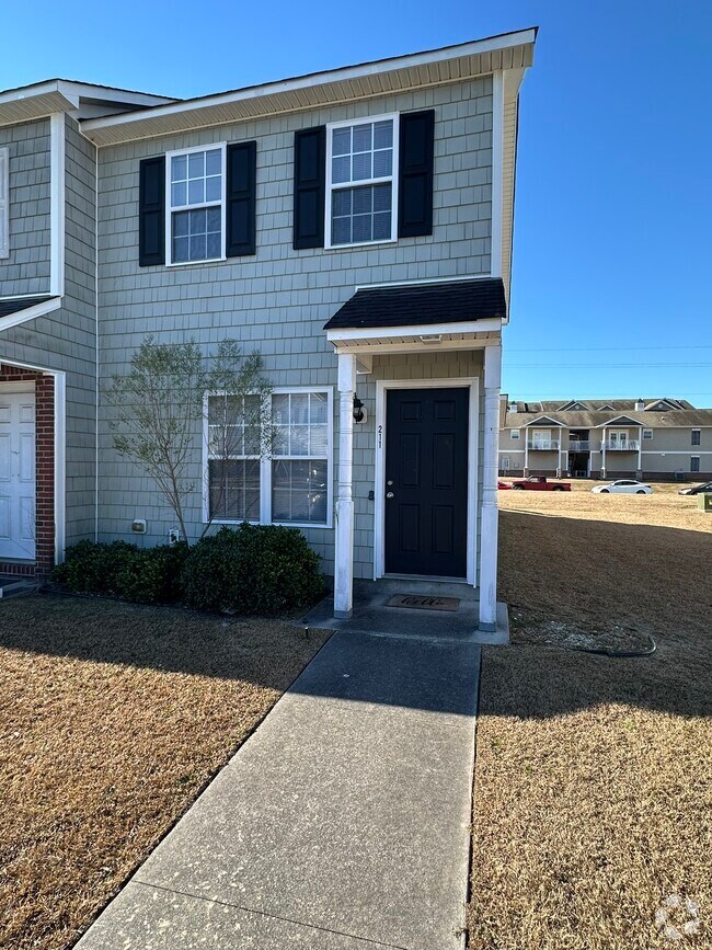 Building Photo - 211 Bridgewood Dr