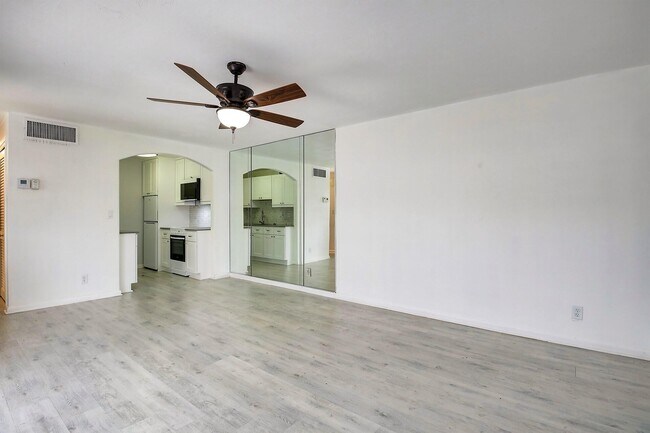 Foto del edificio - 124 West Ct