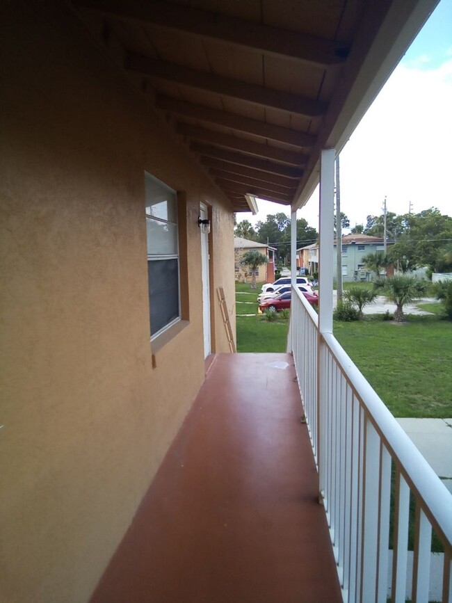 Foto del edificio - Beautiiful Palm Gardens  2 bedroom, 1 bath...