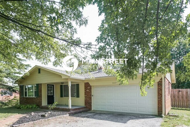 Foto del edificio - 5 Bedroom Pet-Friendly Home in Indianapolis, IN with Main Street Renewal