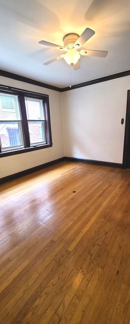 Foto del edificio - 3540 N New England Ave