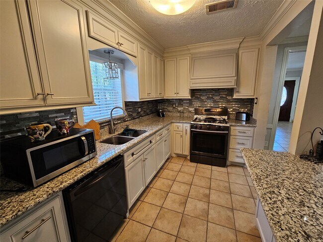 Foto del edificio - 6940 Hemlock St