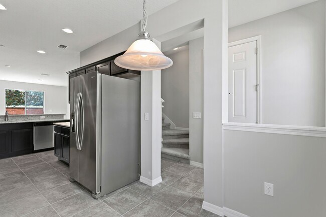 Foto del edificio - PENDING APPLICATION-MOVE IN SPECIAL-4/2.5 Beautiful Energy Efficient Townhome in St. Cloud