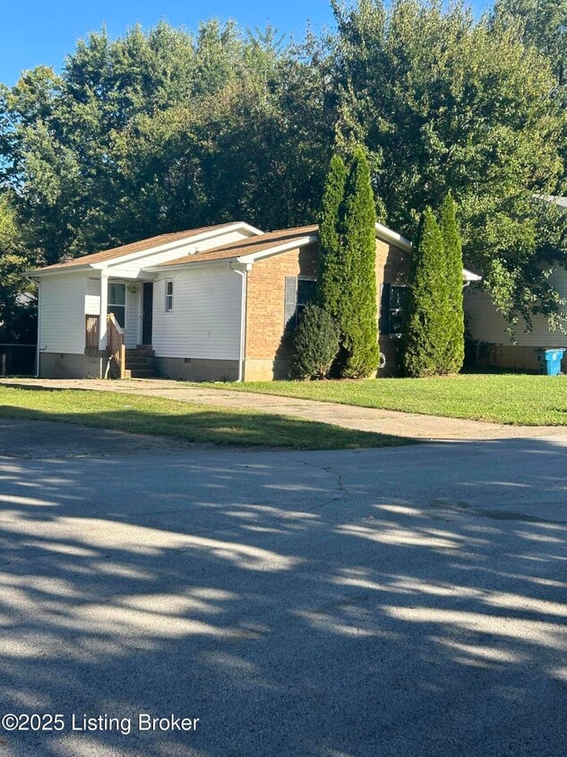 Primary Photo - 5209 Fisherman Ct