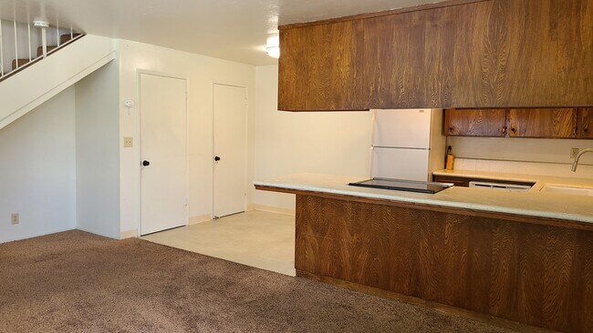 Foto del edificio - 1240 Juniper Dr