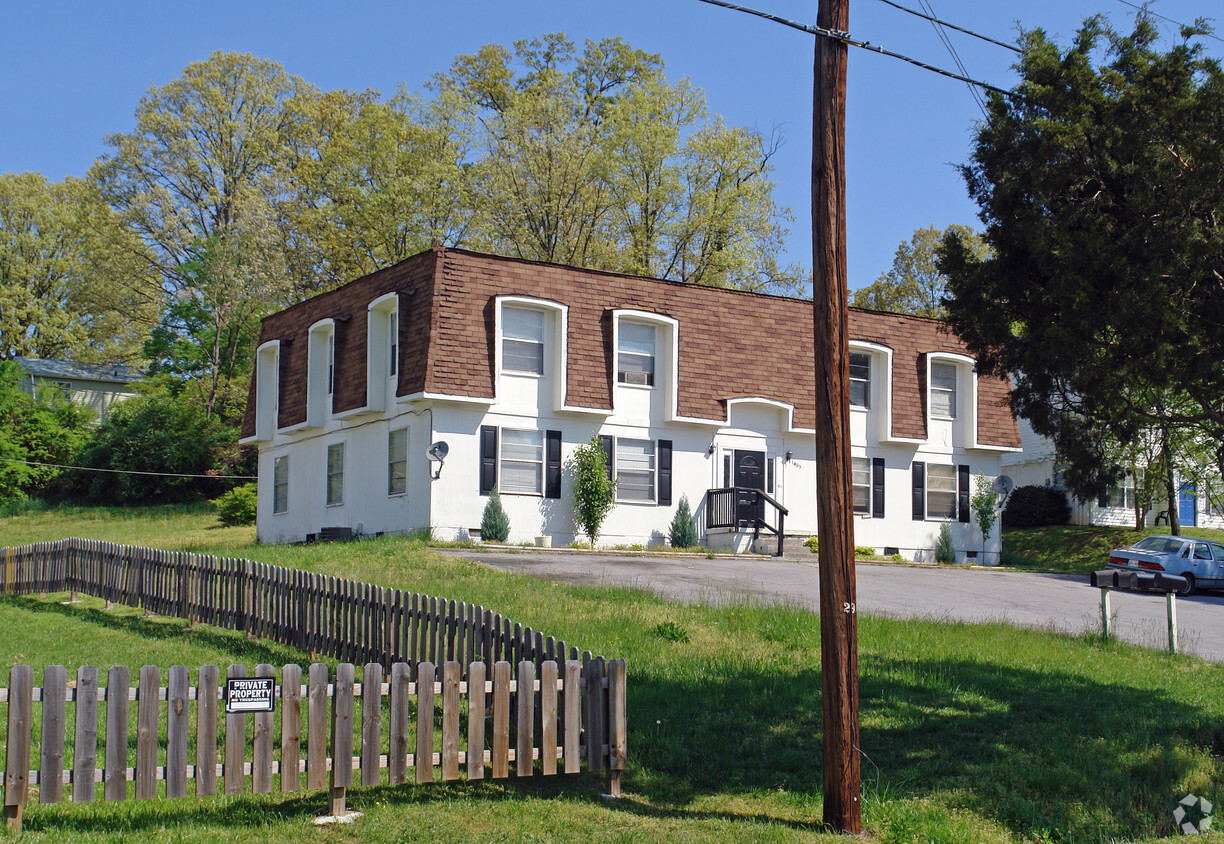 Building Photo - 1405 Dutch Valley Dr NE