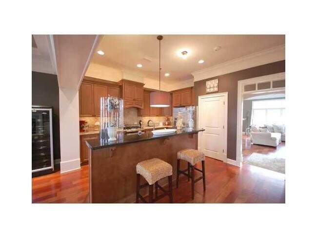 Building Photo - 8 Buford Village Walk