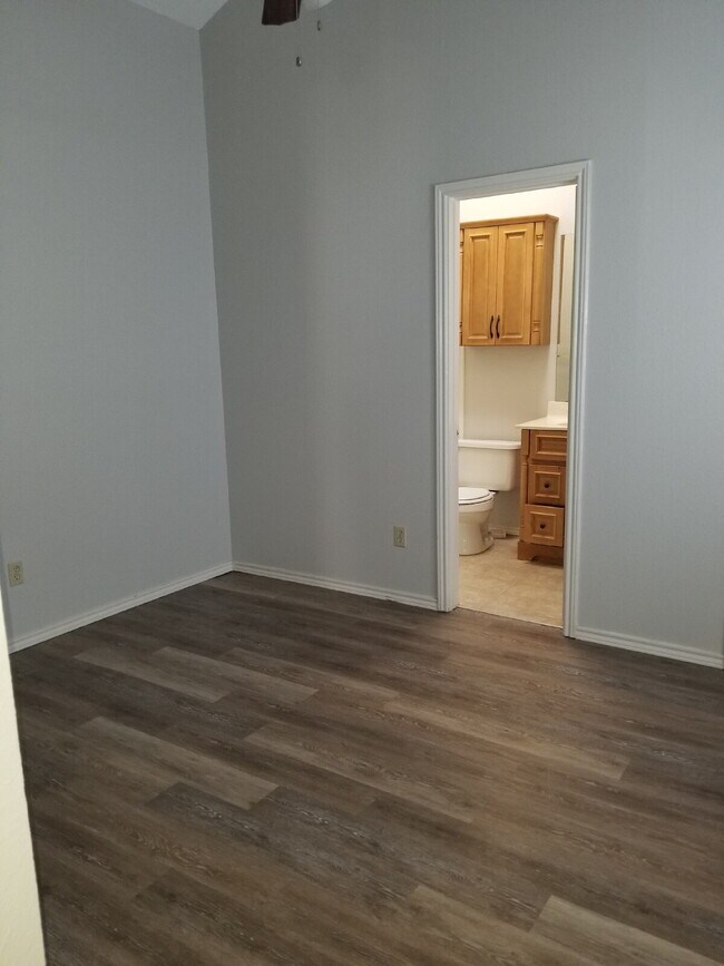 Foto del edificio - 2 bedroom 2 bathroom Duplex