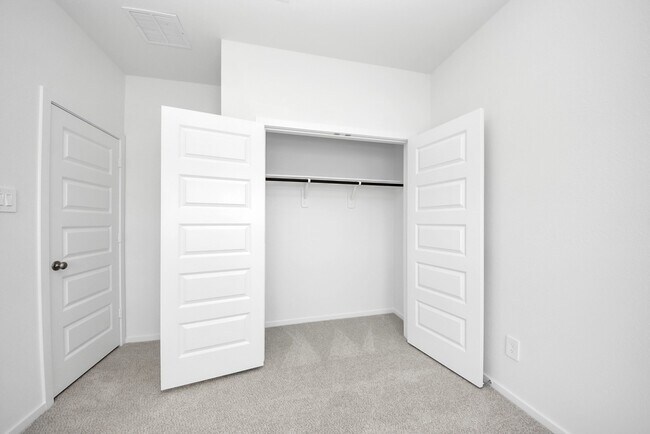 Foto del edificio - 1043 Cedar Pl Ln