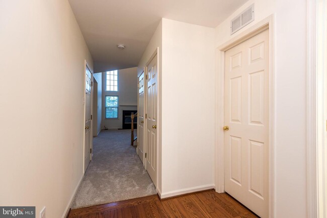Building Photo - 402 Aqueduct Dr