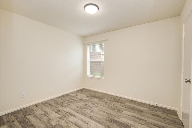 Foto del edificio - 9719 Goldenglade Dr