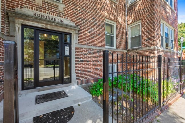Building Photo - 120 Custer Ave