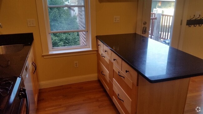 Building Photo - 341 Hurley St #3
