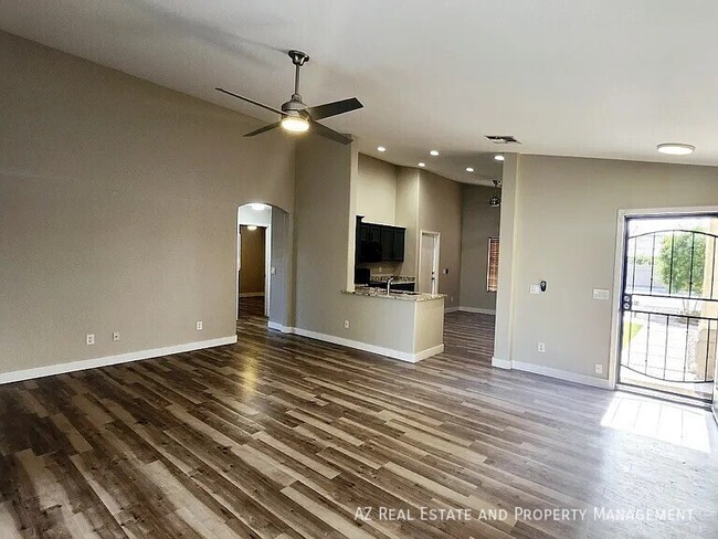 Foto del edificio - 8642 W Echo Ln