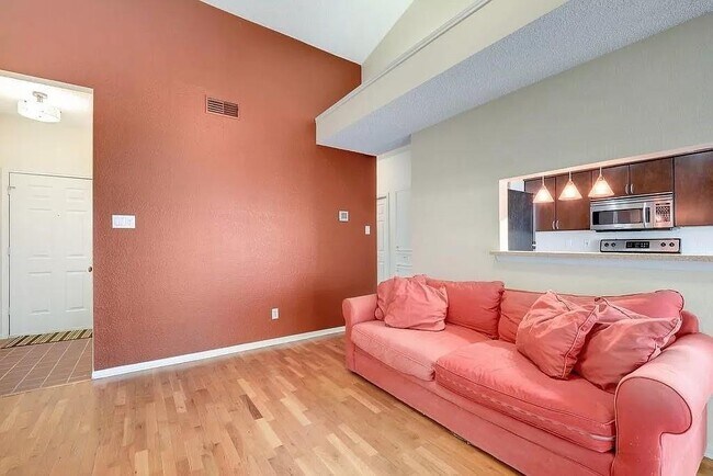 Foto del edificio - 3840 Far W Blvd
