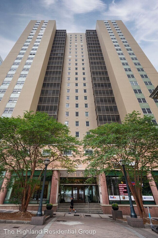 Building Photo - 1 br, 1 bath House - 300 Peachtree Street ...