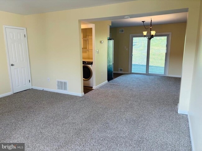 Building Photo - 145 Roskeen Ct