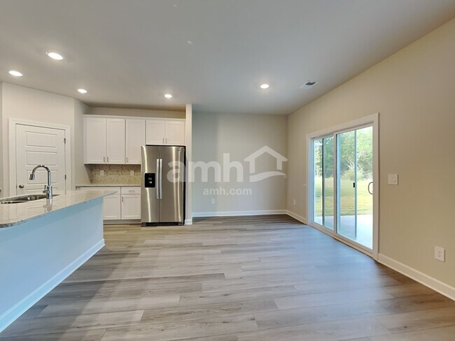 Foto del edificio - 769 Treeline Rd