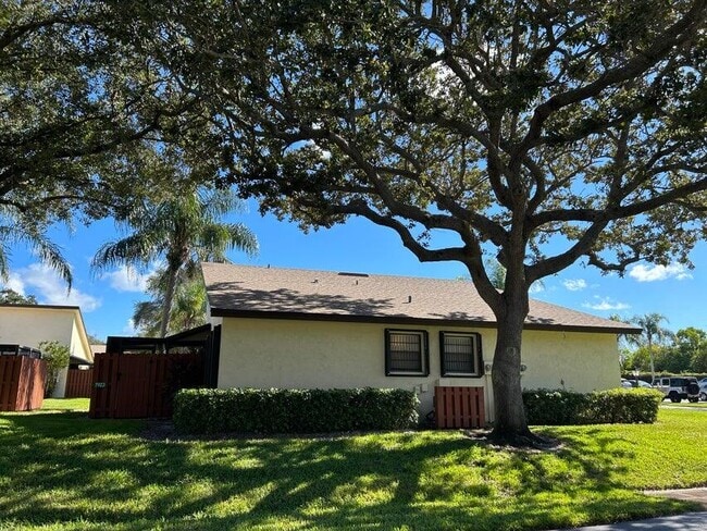 Building Photo - 7923 SE Villa Cir