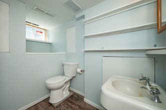 Building Photo - 822 7th St