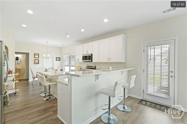 Building Photo - 126 Chalk Farm Way