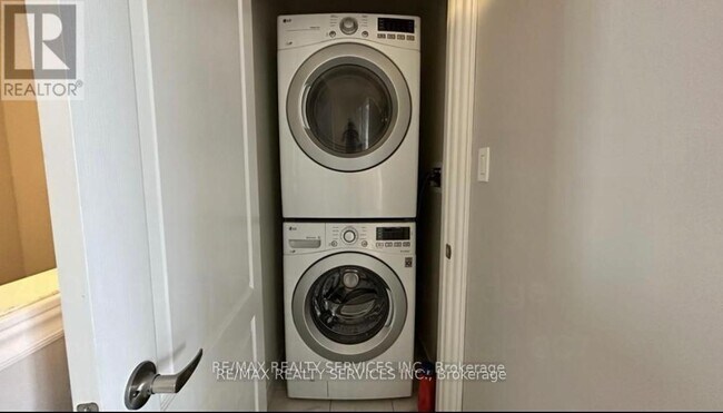 Photo du bâtiment - 470-470 Linden Dr