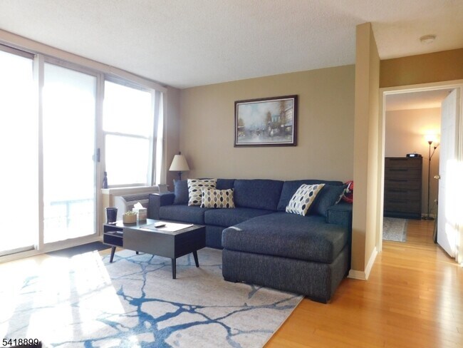 Foto del edificio - 300 Main St