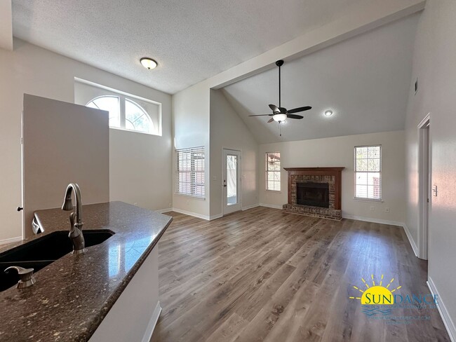 Building Photo - Gorgeous 3 Bedroom Home in Willow Bend