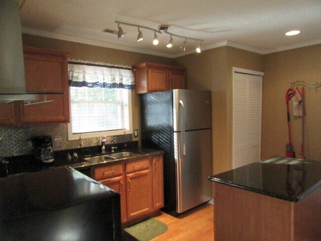 Building Photo - 4265 Villas Dr