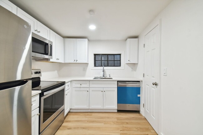 Building Photo - 215 S Howard Ave