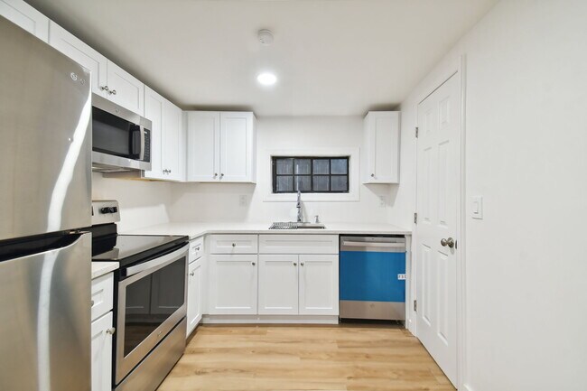 Building Photo - 215 S Howard Ave