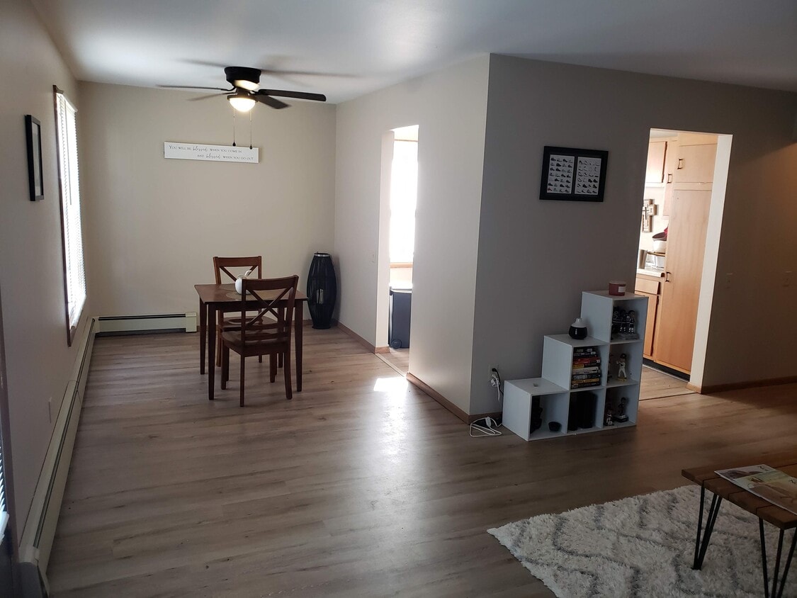 1126 Jefferson St Unit B, Oshkosh, WI 54901 Apartments in Oshkosh, WI