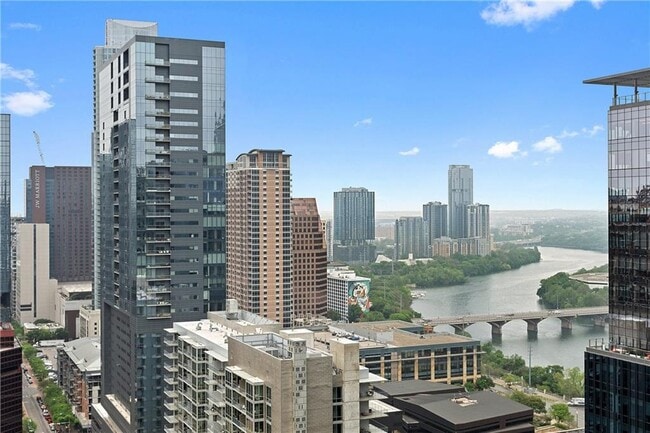 Foto del edificio - 360 Nueces St