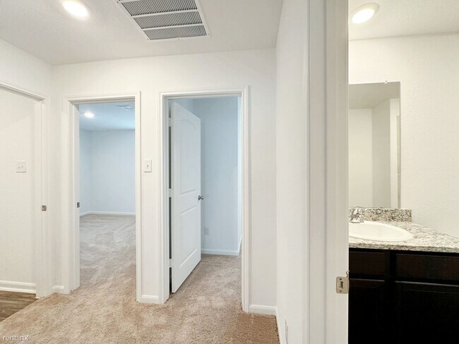 Foto del edificio - 3 br, 2 bath House - 3023 Jackson Smt