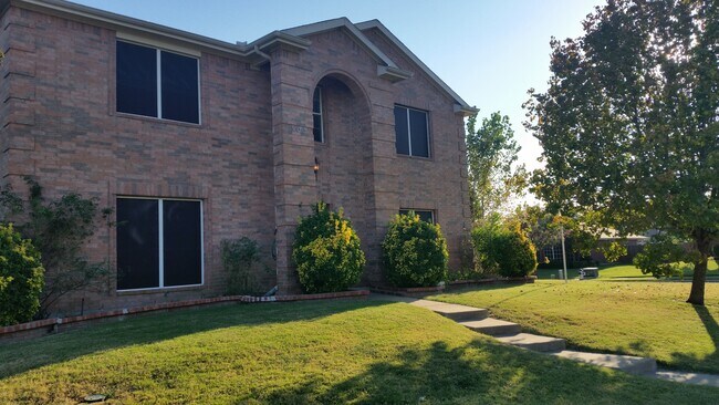 Building Photo - 506 Comanche Trl